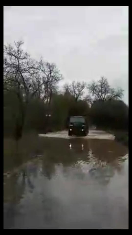 TheCalGuard's tweet photo. #CalGuard Soldiers safely transported 17 teens through floodwaters in Healdsburg. #Cal_OES #Flooding #AlwaysReady #KeepingCaliforniaSafe https://t.co/Uhvi39Ftjz