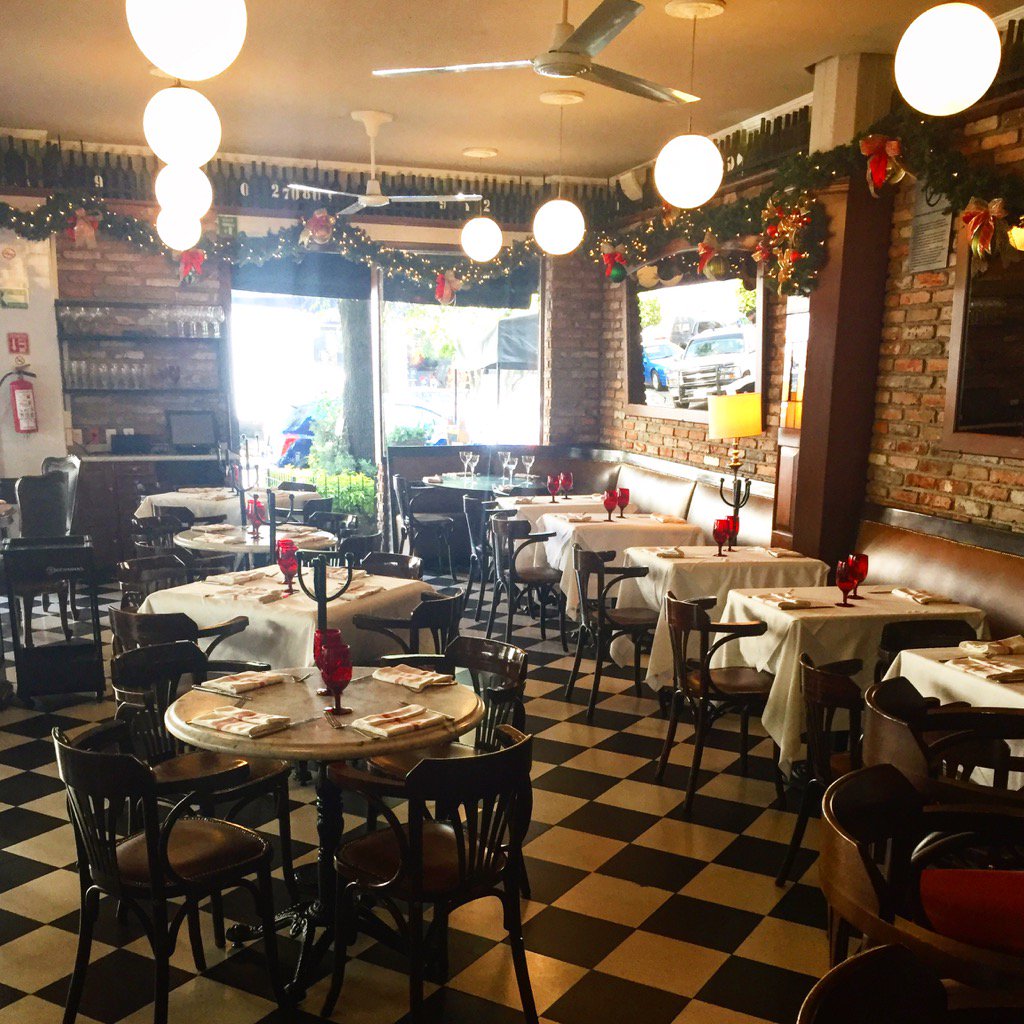BrassiMx's tweet photo. Ya es lunes y que mejor que empezar la semana comiendo delicioso.
¿Quién viene a comer a Brassi? 
¡Los esperamos! https://t.co/Qhwj0D7RC7