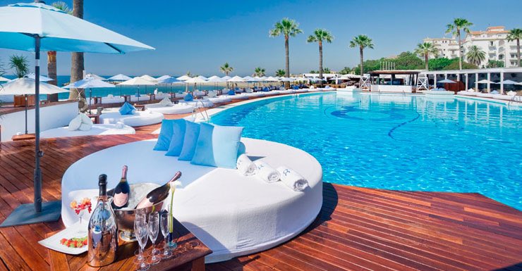 MissJQuilter's tweet photo. Marbella has been booked with some of my team!👙 When your invited to your companies success summit at a place like this ✌🏼️#Countdown #Team https://t.co/qMeAGNvhla