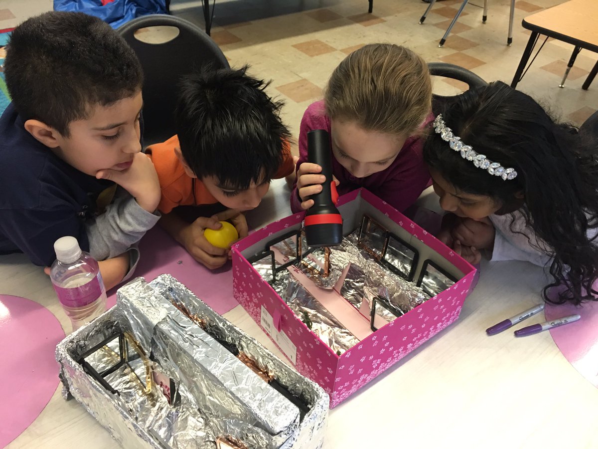 Experimenting with light properties in our carnival fun houses! <a href="/WashEdison/">Washington Elem</a> #edisonk12