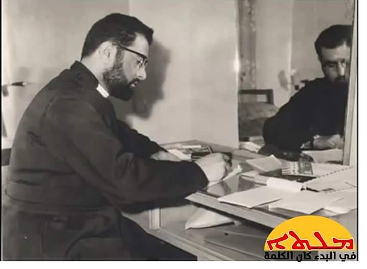 Assyria_News's tweet photo. مثلث الرحمات مار دنخا الرابع، بطريرك كنيسة المشرق الاشورية وهو يكتب احدى التراتيل على الأغلب عندما كان برتبة اسقف . https://t.co/EqZTdKKIFr