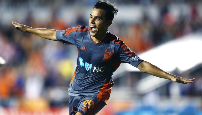 Happy Birthday to Omar Bravo! 