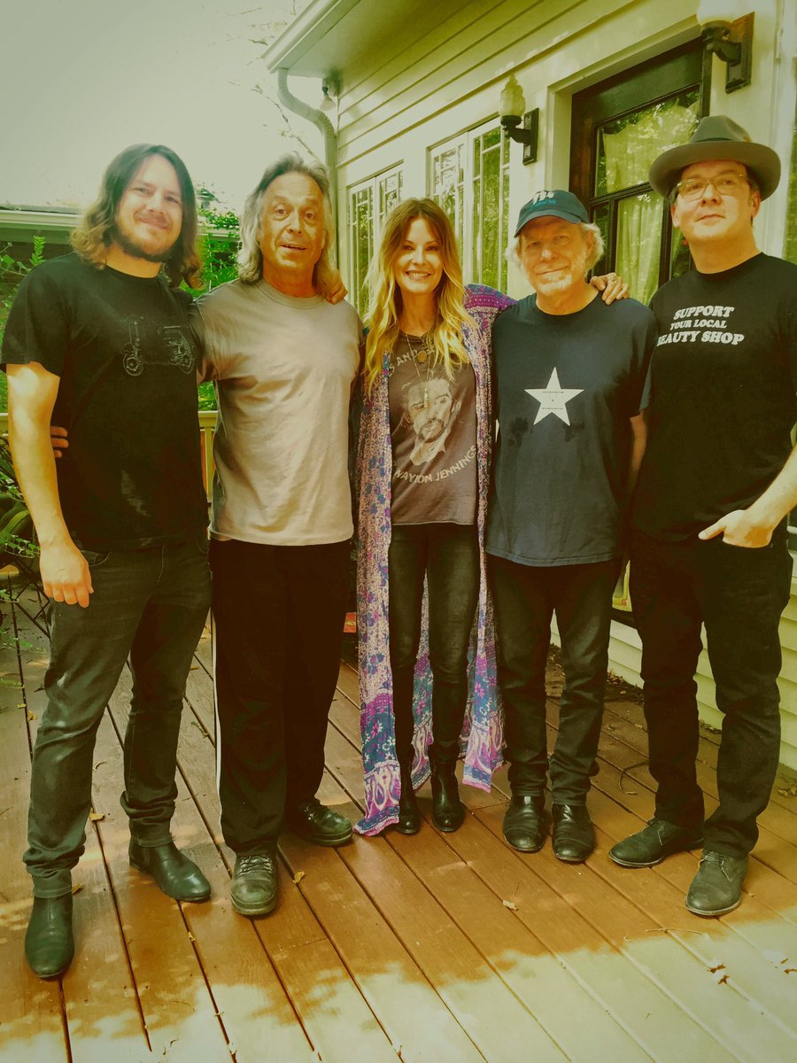 CookEkizabeth's tweet photo. Lookie who alls gonna b on the @ BuddyandJim show this wknd!  Tune in @ SXMOutlaw! W/@ ChickensPlease @derekhoke https://t.co/6jQLopAiEI
