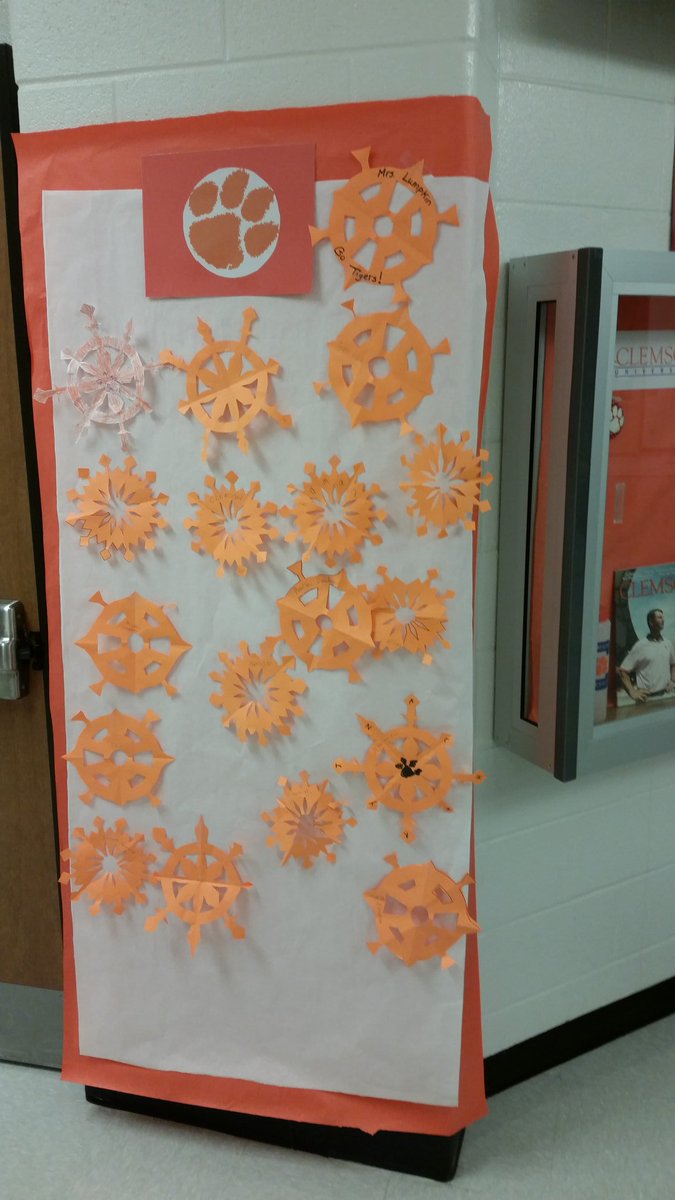 MrsLumpkin1's tweet photo. Collaborative lesson plan with Mr. McDonough and Mrs. Lumpkin.Who do you think will win the Natty? #BGESTEM #bges #GoTigers 
@jmcdonoughiv https://t.co/Rf202e0dnz