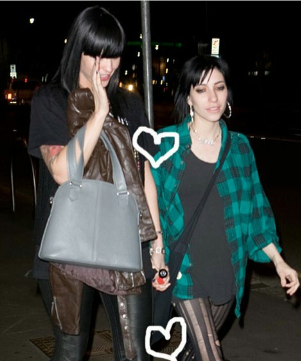 iRubyRsce's tweet image. Why did I ever think bangs would look good on me? Abort early adulthood phase pls.