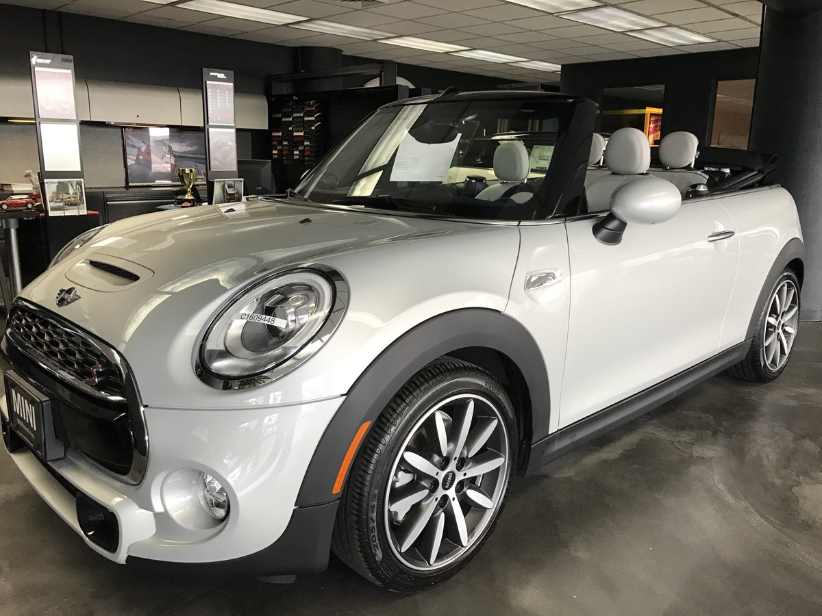 MINIofHawaii's tweet photo. What’s stopping you from coming in today? #mondaymotivation #minihawaii #minicooper https://t.co/beD61M4vdB