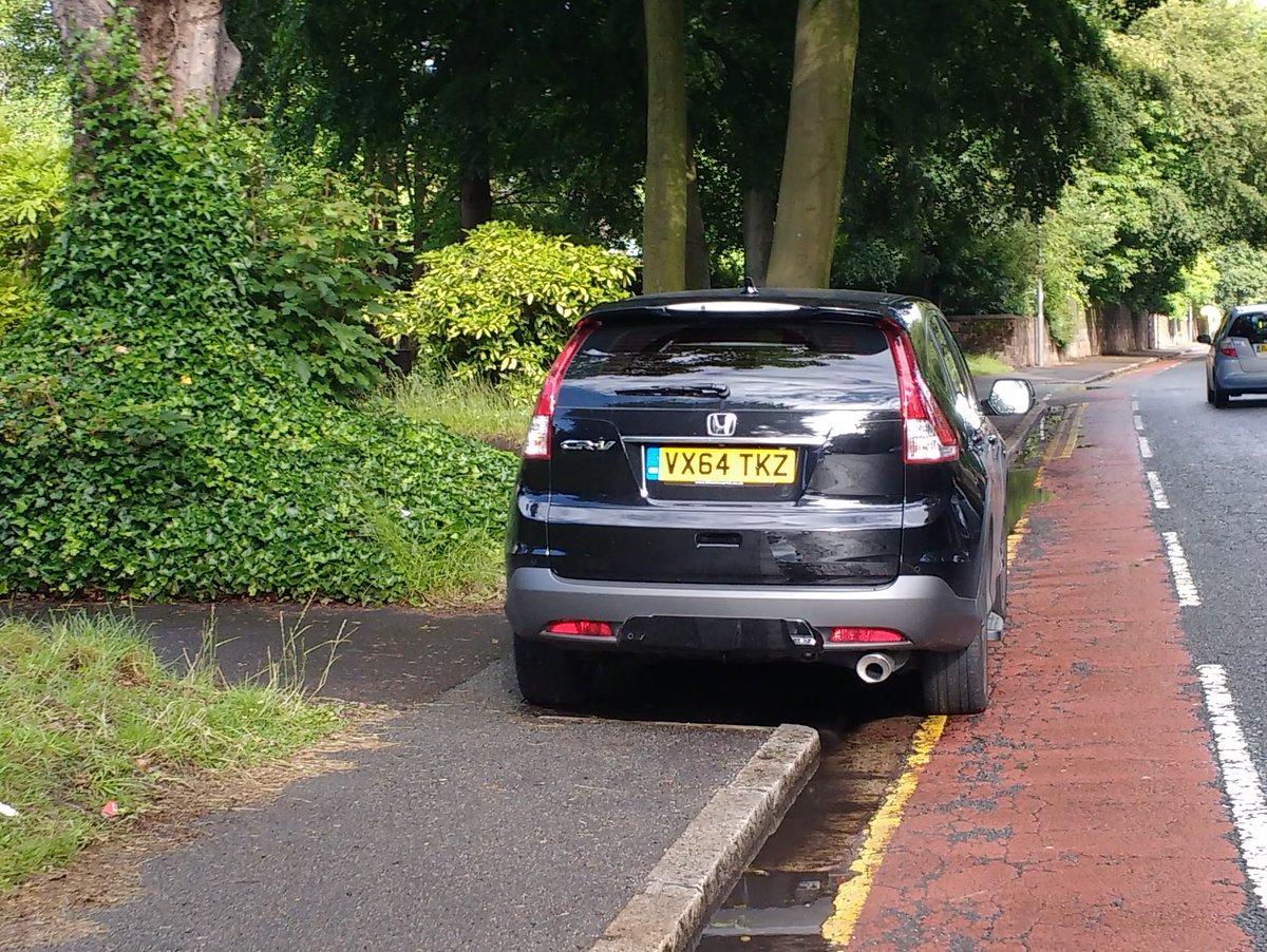 livepedestrian's tweet photo. When will our children be able to #walk2school in safety @MerseyPolice ? daily #pavementobstruction #WooltonRd #Childwall #emptydrives https://t.co/MpqgdIoxpz