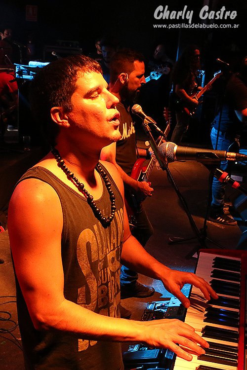 charly_castro20's tweet photo. Ale y Bochi.
"Lo único que me calma es tu voz", @DelAbuelo . Uruguay canta, pese a la lluvia.
El sábado en Playa Fomento. https://t.co/Vy5giiFCCw
