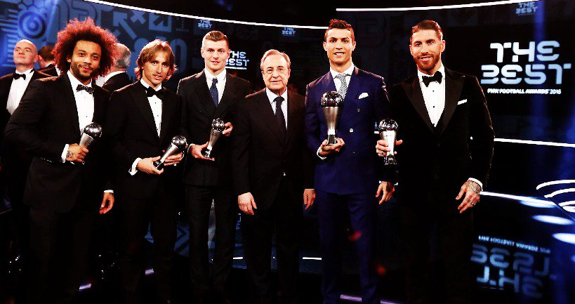 InvictosSomos's tweet photo. Año blanco, Navidad blanca y gala blanca. #MadridismoPuro #ReyesDeEuropa #InvictosTheBest https://t.co/TBxTch3BmU