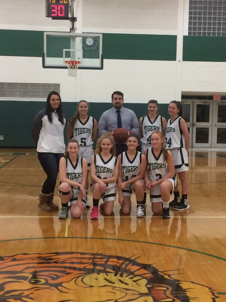 hailie_casey's tweet image. It's not always about winning, it's about the memories you made with the people you love.❤🏀#HFTigerPride #LOVETHEM @VartuliHFSci