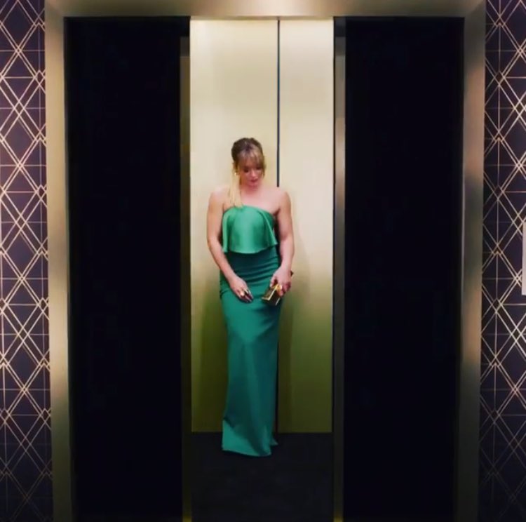 dannjohn's tweet photo. Look at @HilaryDuff playing homage to 'with love' with that lift video for @InStyleMag #InStyleGlobes #InStyleOffCamera ๐ค๐จ https://t.co/dQfEoNneHE