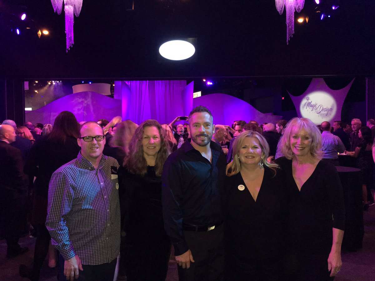 KKDIFRESNO's tweet image. Celebrating design and innovation at @thenkba #magicofdesign gala. San Joaquin chapter representing! #KKDIFresno #KKDI @KBIS2017