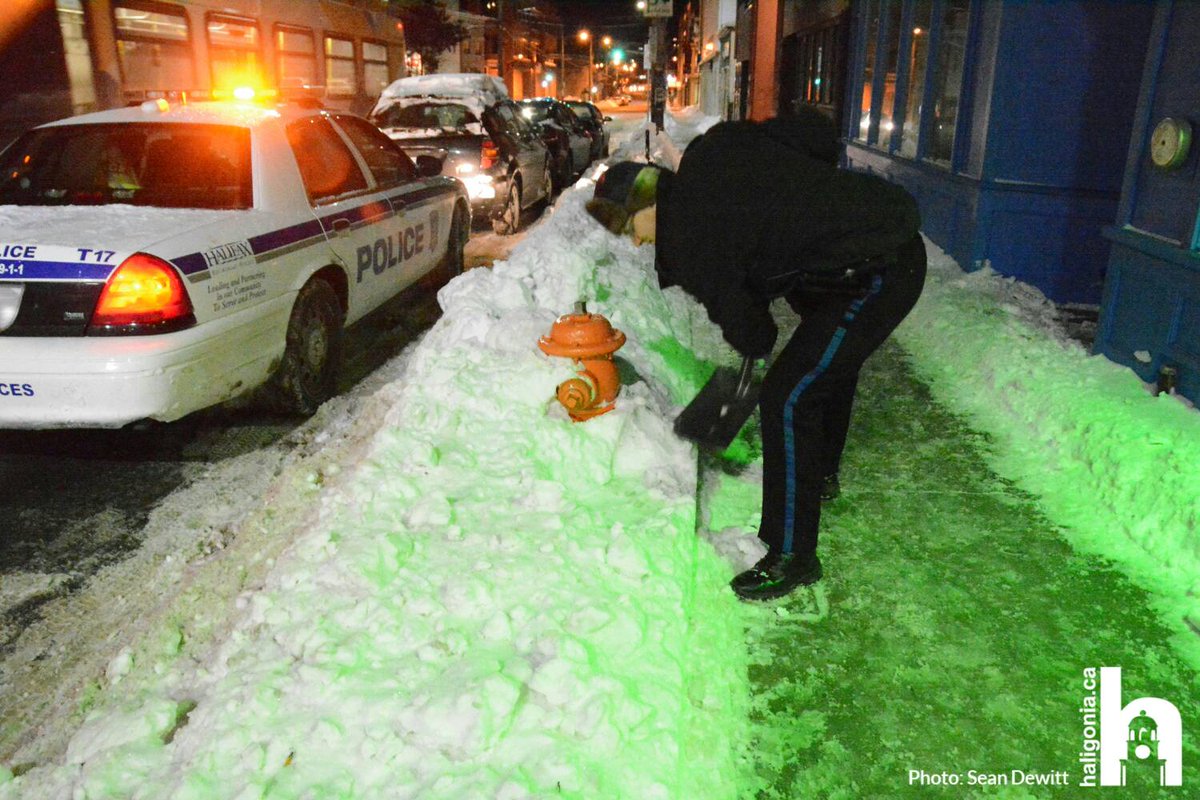 haligonia's tweet photo. An HRP officer takes a few moments to dig out a fire hydrant on Gottingen St during a chilly night patrol https://t.co/n2kHDGWisK