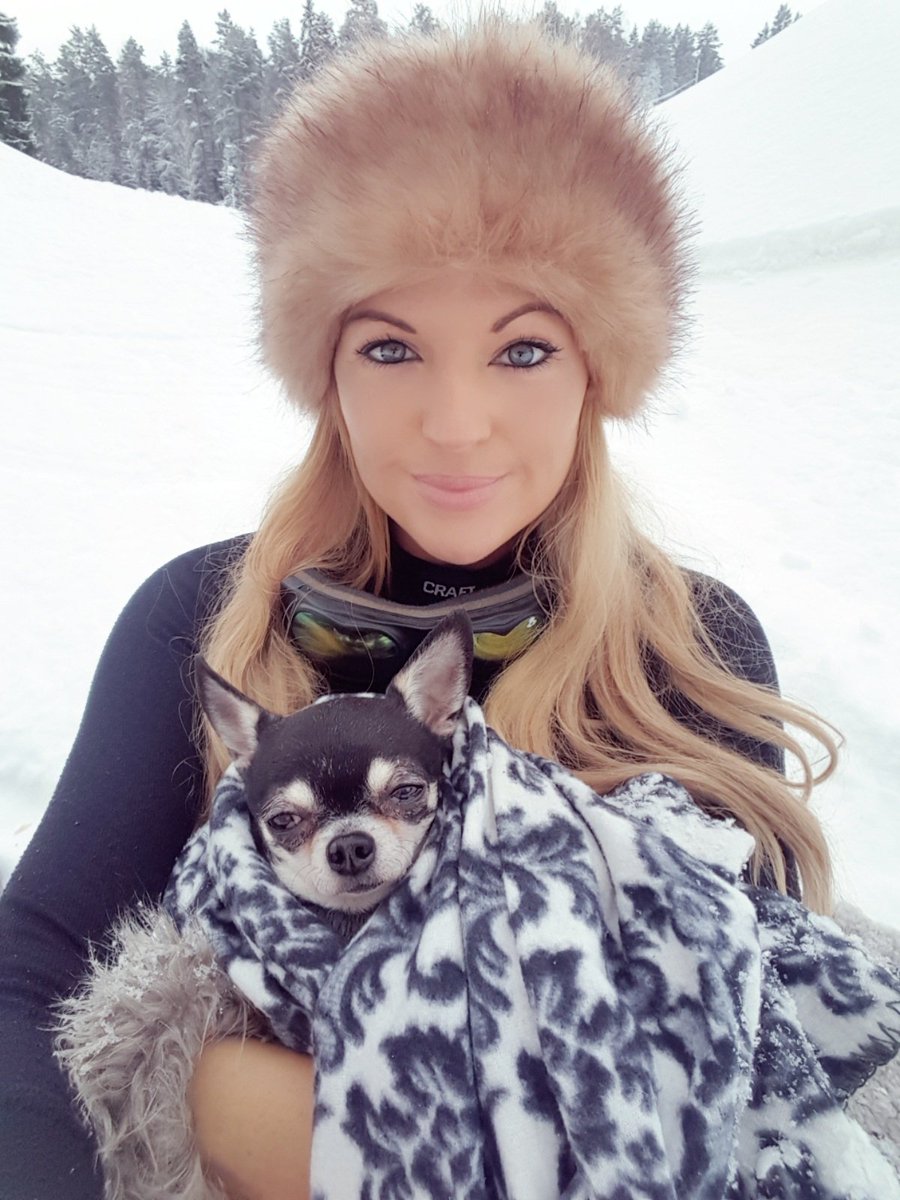 SnapbackKelly's tweet image. So it turns out I actually ♡ being in the cold snow as much as I enjoy bathing in the sun #Sweden #Trip #Snowbunny