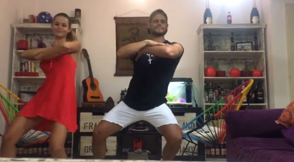 caras's tweet photo. TREMENDO PERREO DE @lucasvelascook Y Maria del Mar https://t.co/WnLGtHH3AZ MIRA EL VIDEO AQUI https://t.co/AzDBJGjxIO