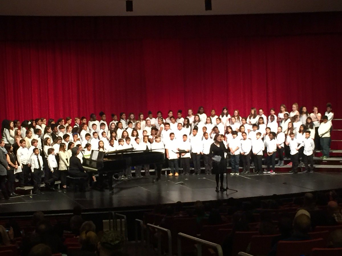 Waverley_ES's tweet photo. Waverley Elementary students performing at the TJ feeder concert.  Thank you Mrs Berry! Way to go students! https://t.co/dIK0ZNHI38