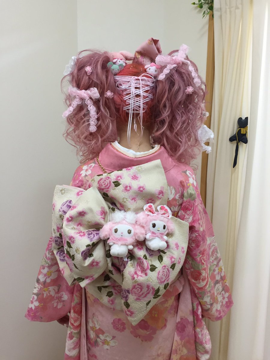 成人式当日は リズリサの振袖 いっぱいマイメロちゃんもつけてもらって
