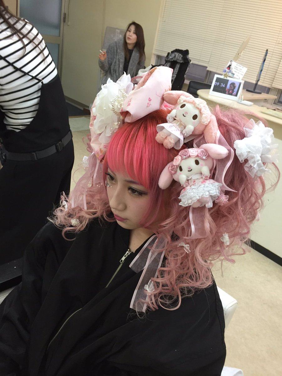 成人式当日は リズリサの振袖 いっぱいマイメロちゃんもつけてもらって