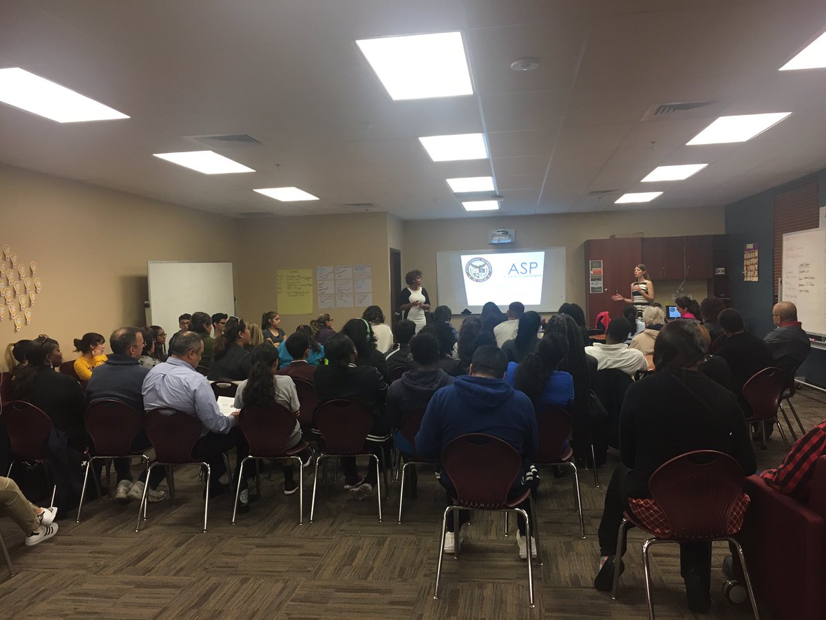 ASPDallas's tweet photo. Full house at @ASPILTexas / @il_texas Arlington Grand Prairie parent meeting tonight!!  #collegebound https://t.co/mm0Xdwy3wf