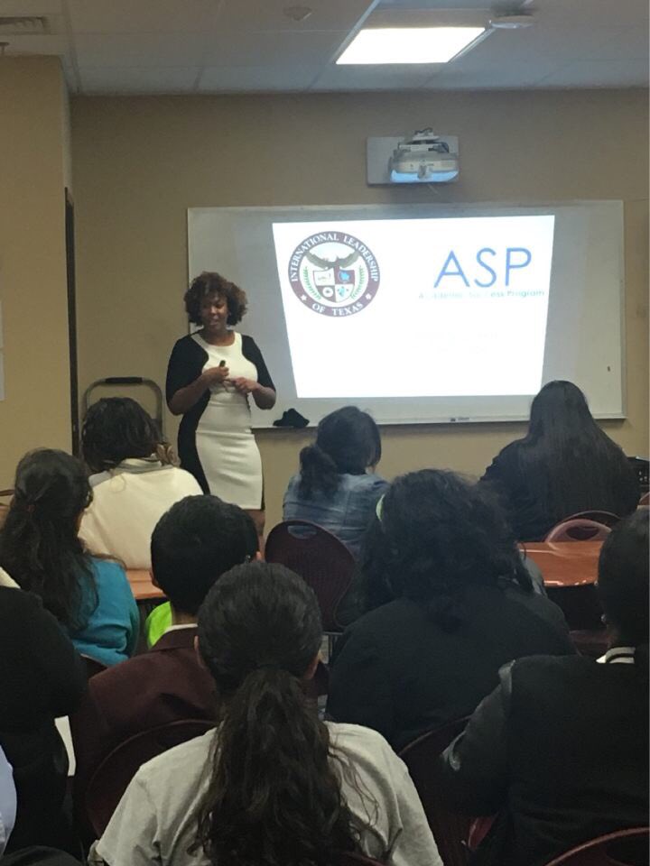 ASPDallas's tweet photo. Full house at @ASPILTexas / @il_texas Arlington Grand Prairie parent meeting tonight!!  #collegebound https://t.co/mm0Xdwy3wf