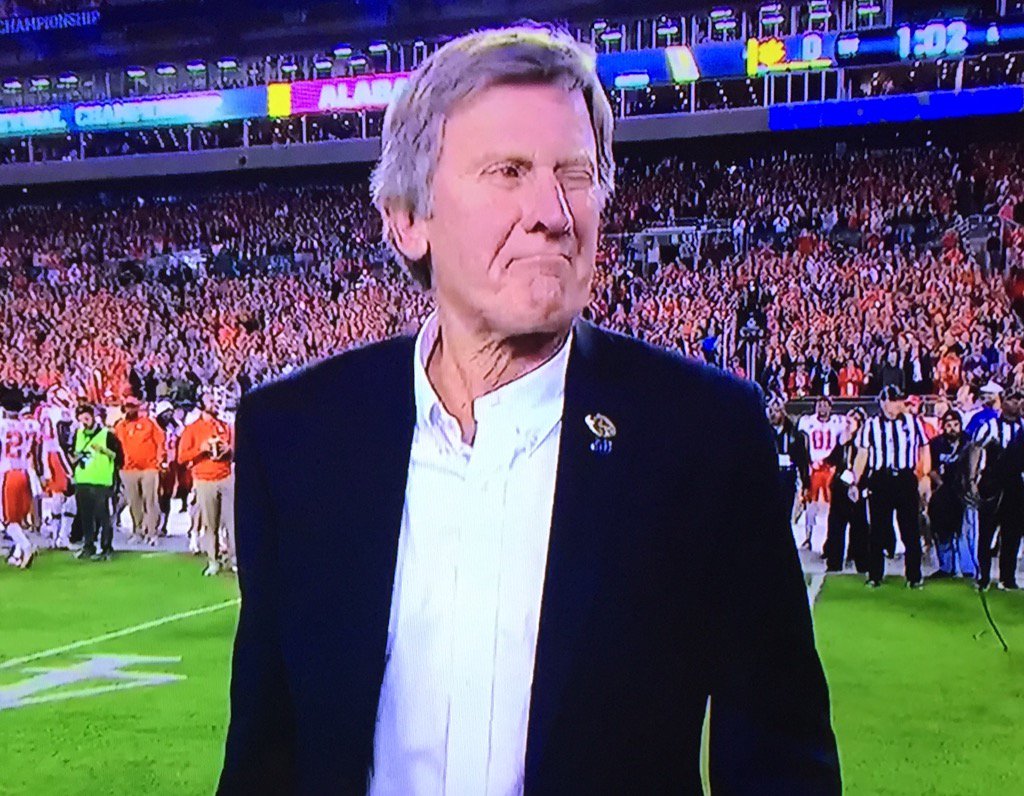 JRBerryWLTX's tweet photo. Spurrier gets booed by Orange team fans and he gives them a wink. Love it. https://t.co/UPXmICF3Ts