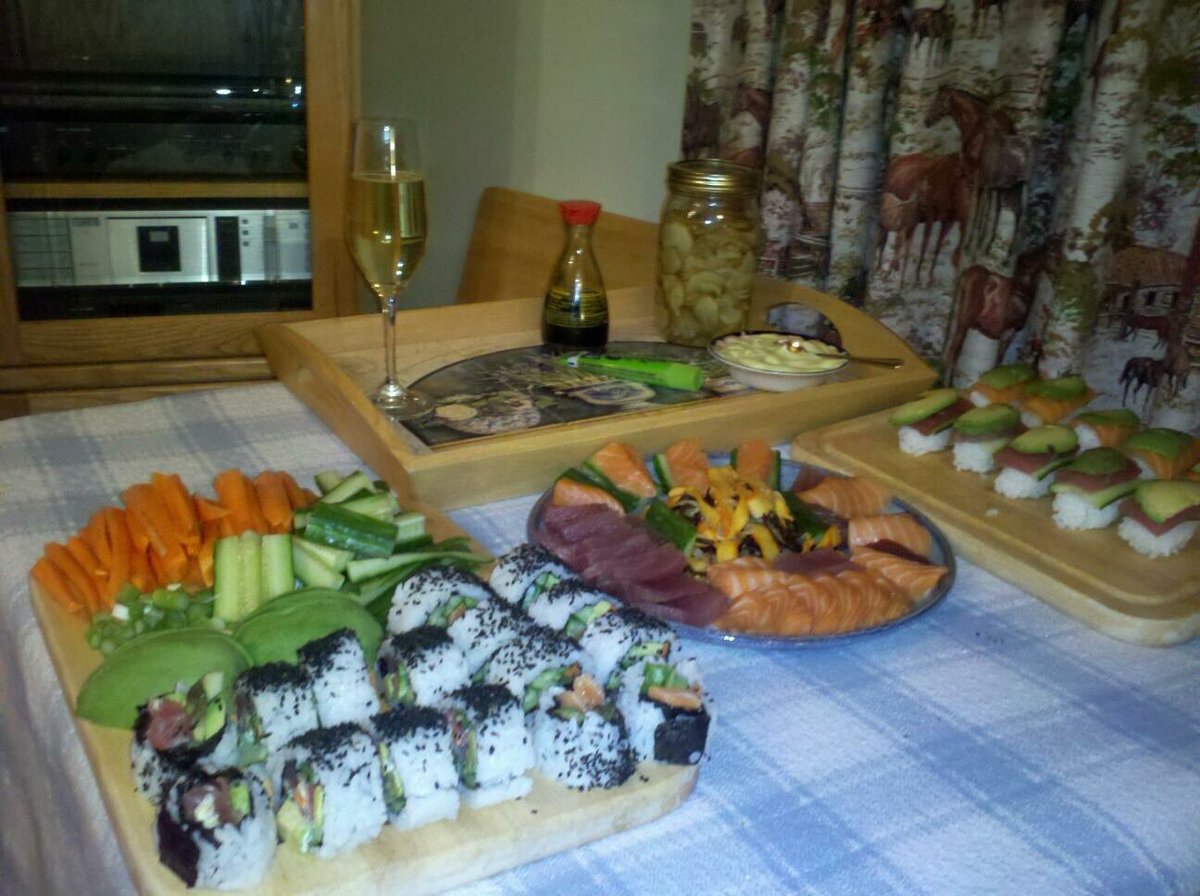 Tonight is sushi night at my house!! Anybody wanna stop on by? There's plenty to go round😉👍🏻!!