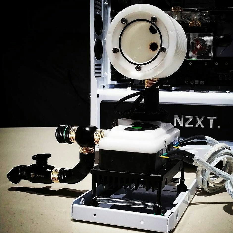 ModMyMods's tweet photo. What in the heck is Ash up to? Whatever it is we likey.
#IdeasMachine #Ideas_ash
・・・
#Aquacomputer #Swiftech #Bitspower #NZXT https://t.co/2DrVjsYJ2T