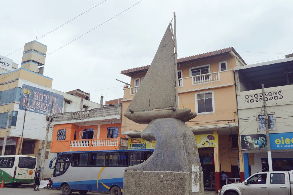 Balyuyo's tweet photo. En #Playas hay un monumento de una #balsa que representa la tradición que heredaron de las culturas: Manteño Huancavilca y Valdivia. #Pesca https://t.co/1uBrqaWeLX