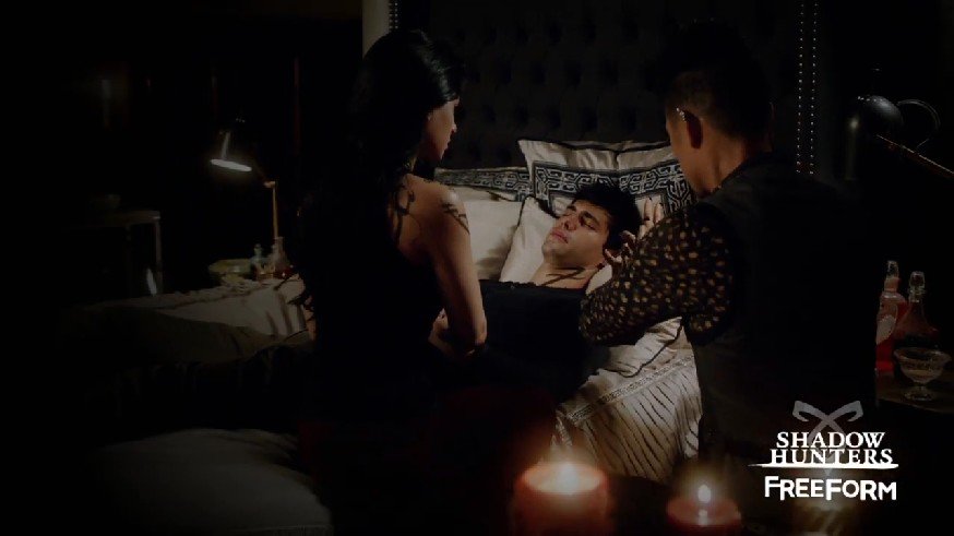 vanesap7_bts's tweet photo. Oh my god.... #saveAlec #Shadowhuntersseason2
@MatthewDaddario @EmeraudeToubia @HarryShumJr https://t.co/uHJQxtkMj9