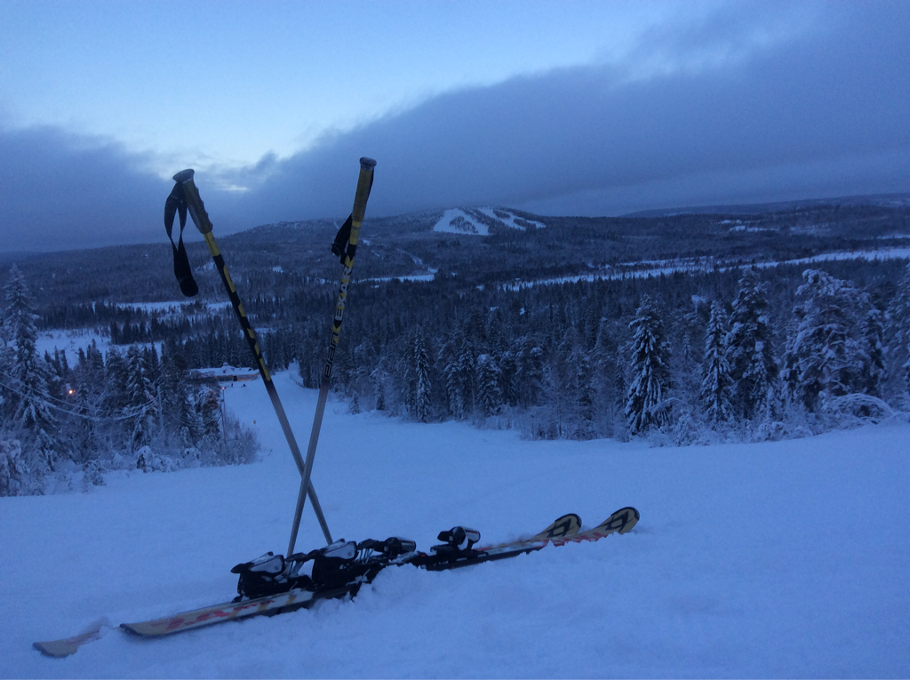 Iso_Syote_ski's tweet photo. What could be a better view on a Tuesday Morning. Empty slopes, fresh powder and incredible views. #IsoMoment #OnlyInIso #GetMoreWinter https://t.co/0c46gkYnsl