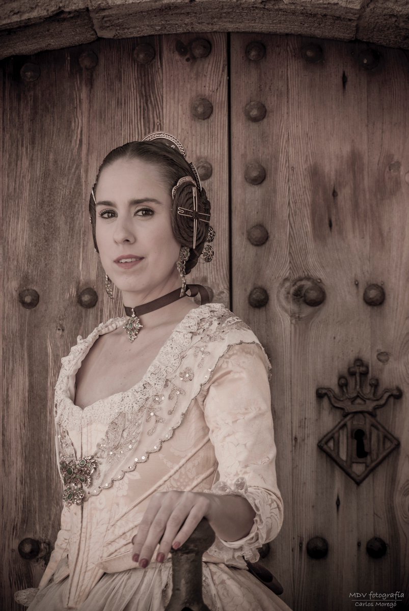 Segona de les fotos de <a href="/lydiagarro/">Lydia Jiménez Garro</a> en les #torresdequart de #valéncia #fotografia #fotografiavaléncia #foto #fallera #valenciana .