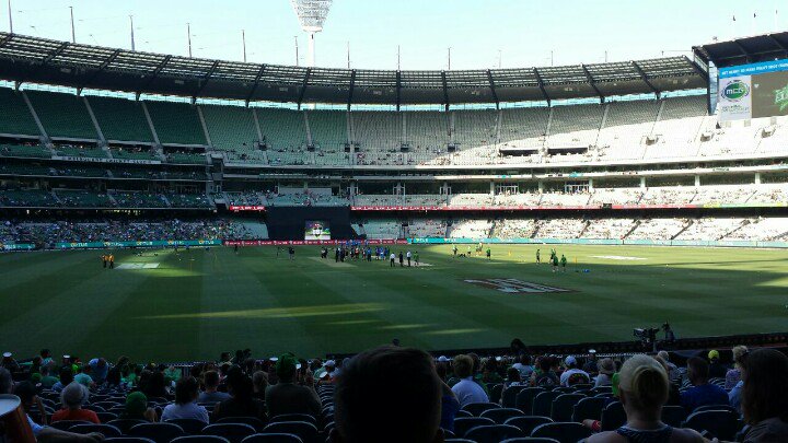 al_madden's tweet photo. Waiting for @StarsBBL to come out & win at @MCG #BBL06 #BBL2016 #MCG #GoStars #GreenTeam https://t.co/chTDjbVcbl