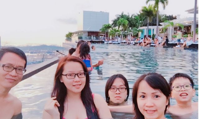 LayNjin's tweet image. Happy family..