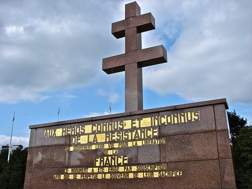 Charles2Gaulle_'s tweet photo. De Gaulle : "En fusillant nos martyrs, l'ennemi a cru qu'il allait faire peur à la France. La France va lui montrer qu'elle n'a pas peur". https://t.co/KM4E0Jmj1Q