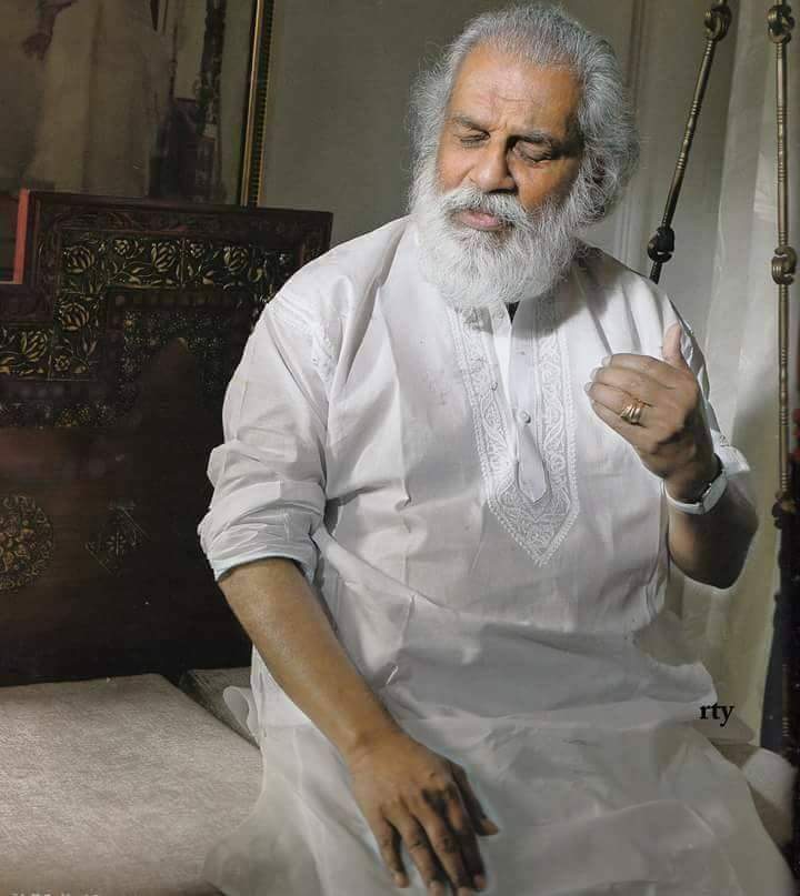 Happy Birthday to one of the greatest golden voices of India.Great Singer  Dr.K.J.Yesudas Sir. 