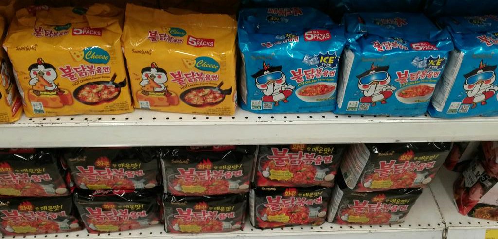 Asraflah's tweet photo. Aku baru tau yang Ramen ada 3 perisa 😂 https://t.co/2GoeN7IS3b
