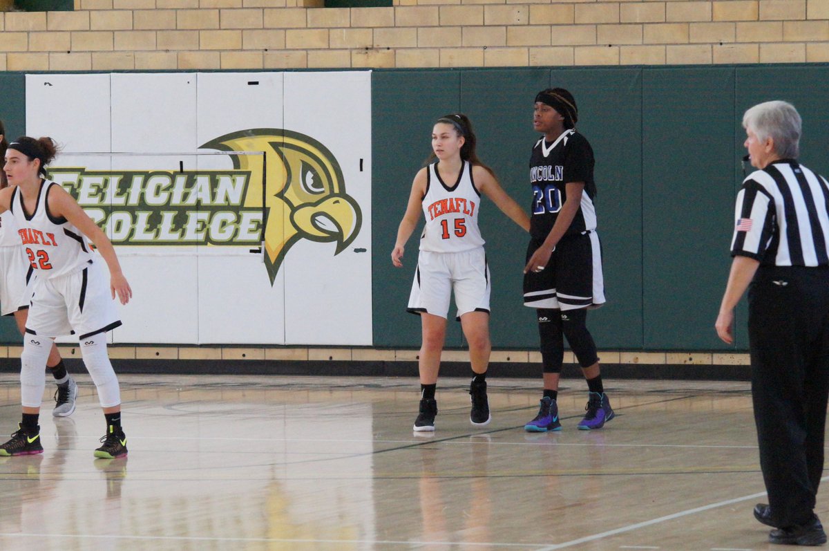 ExaminerNJ's tweet photo. #LincolnHS and #TenaflyHS at the #RayLongClassic https://t.co/gQ9b7J6xm5