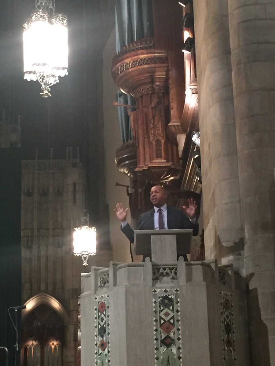 ErinMcDermott5's tweet photo. Grateful for the wisdom and truth of Bryan Stevenson tonight #mlkuchicago #getproximate #changethenarrative #hope #douncomfortablethings https://t.co/eSoDWGD6jD
