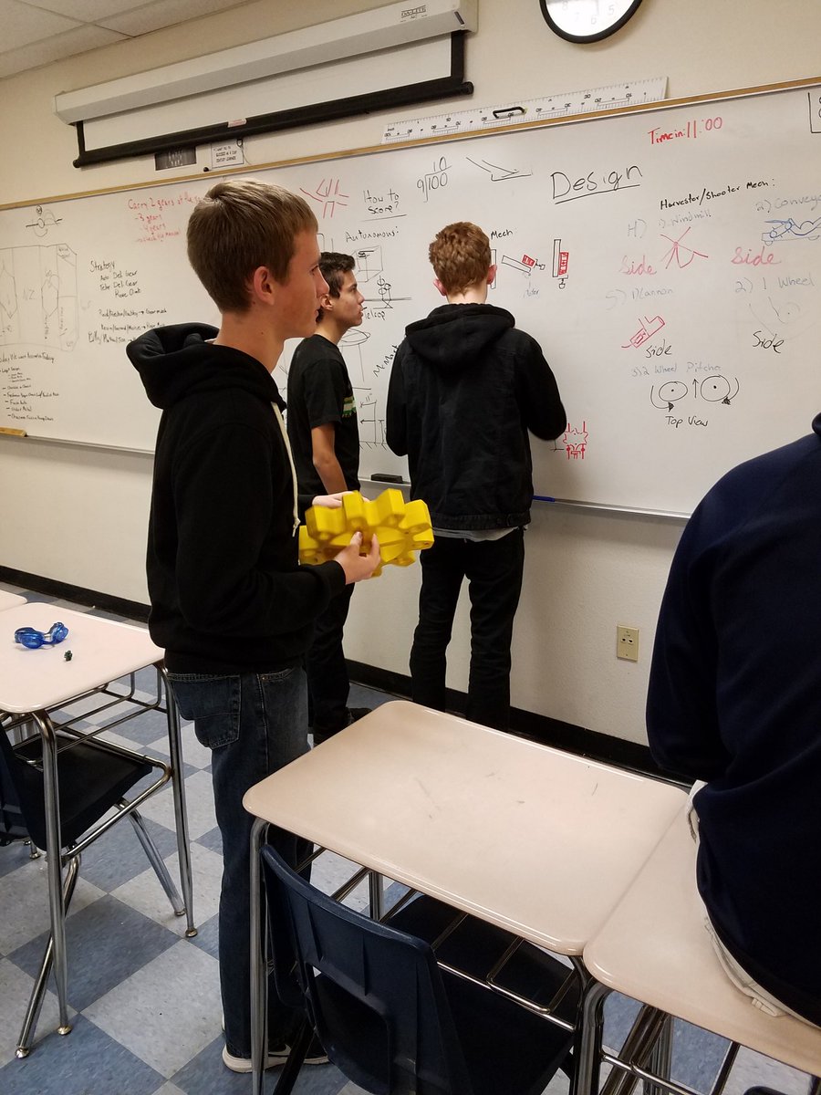 jhmorris's tweet image. A productive day today for the Robotics Team. #MechaKnights996 #cvhsengineering