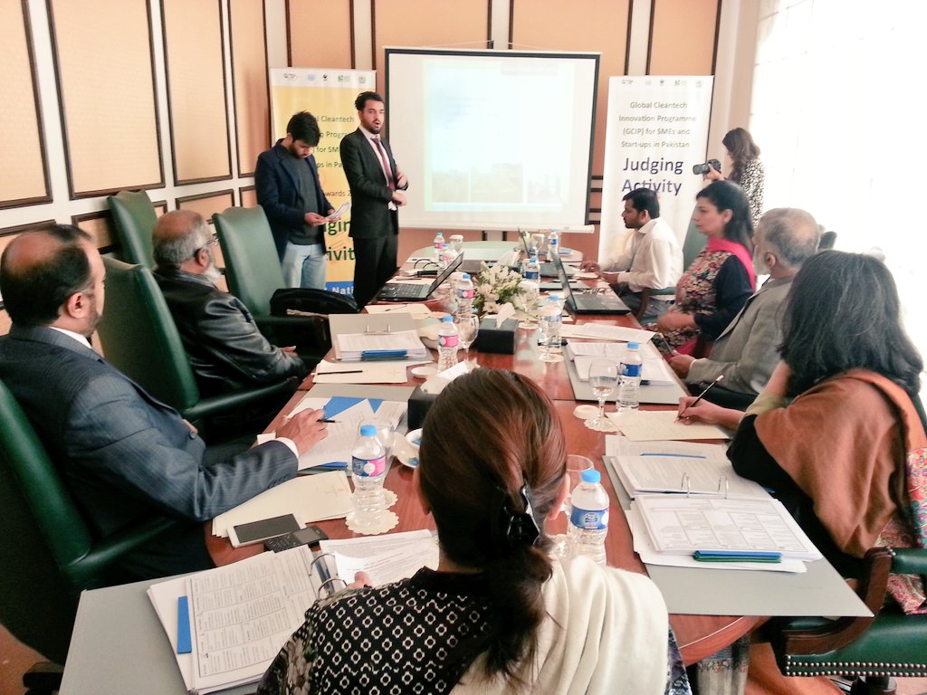 UNIDO_Pakistan's tweet photo. @UNIDO @theGEF #GCIPPK #Finaljudging #HempCo #usinghemp for #Construction
#Innovation #young enterprises
@alois_p @NeilBuhne https://t.co/Yn4LmAGwZf
