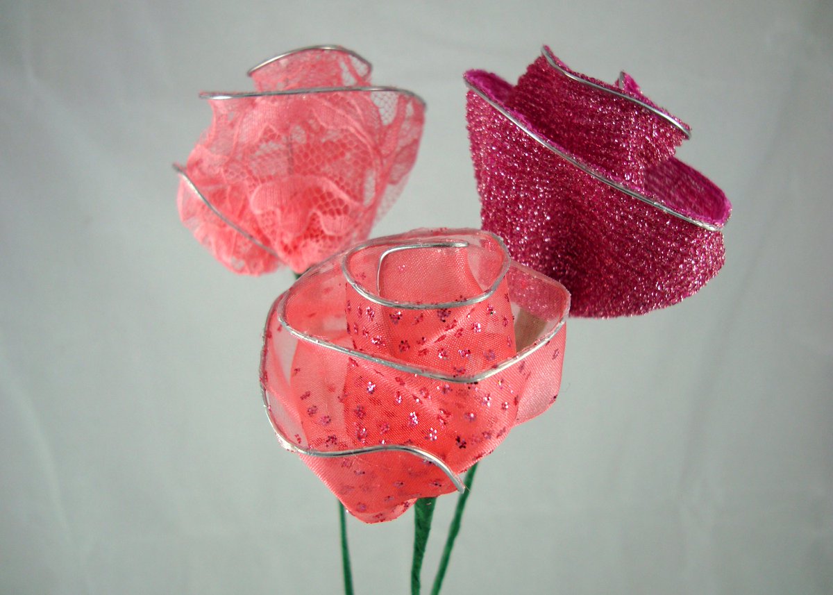 We've got the #roses covered. ;) ow.ly/lkeG307NVgb #valentinesday #giftsforher #giftsforhim #flowers #handmade