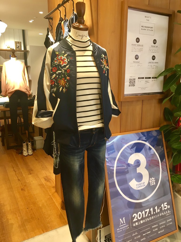 ルミネエスト新宿 ルミネ限定アイテム B1 アングリッド 刺繍がステキなサテンブルゾンが本日入荷いたしました ネイビー ゴールドの2色展開です ルミネ限定での発売 数に限りがございますので お早めにチェックしてください ルミネエスト