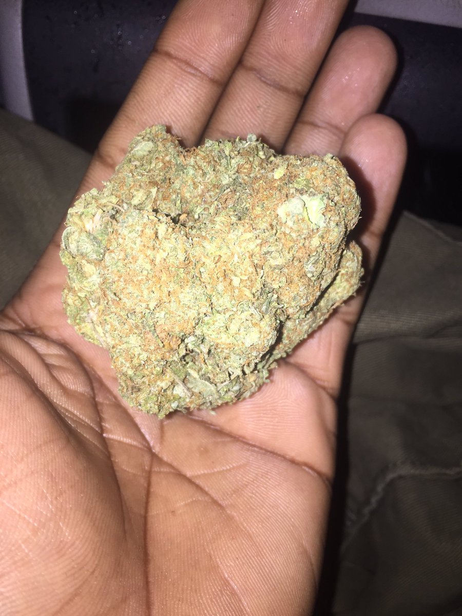 SmokeyyBabyy's tweet photo. GuessHow Much This Weigh ❗️ Guess It Right 💯 You Can Have It 👌🏽💪🏽😂 https://t.co/B0agbF8fba