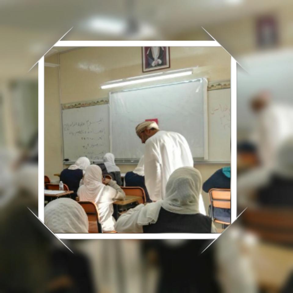 زار الفاضل مدير عام محافظة الباطنة شمال مدرسة صحم للبنات لمتابعة الامتحانات وسير العمل والتصحيح بالمدرسة.