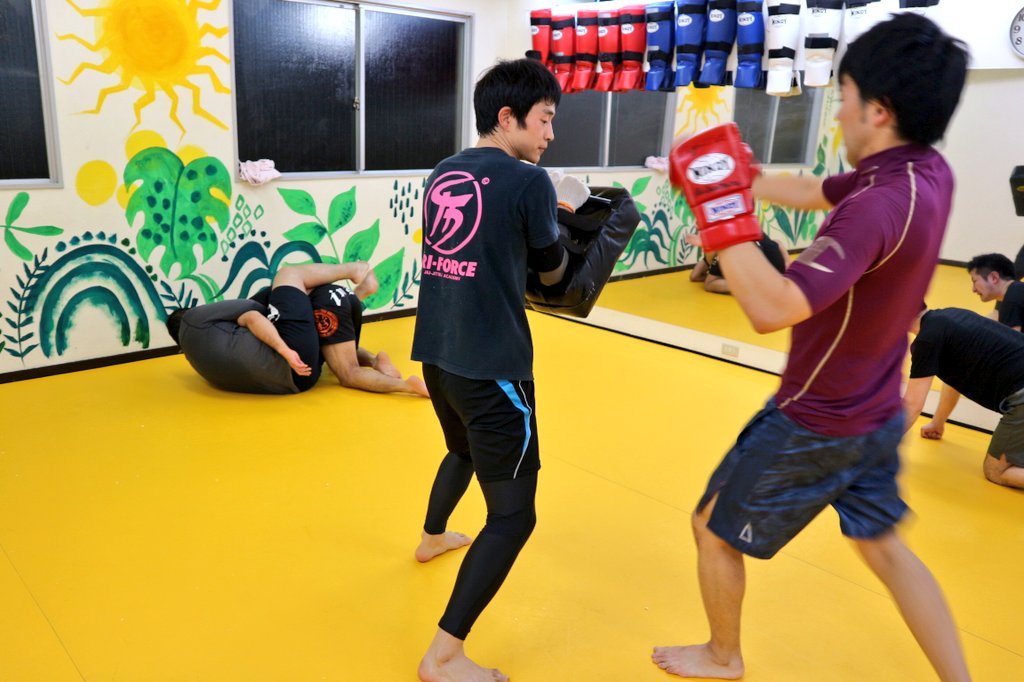 ট ইট র ファイトフィット秋葉原 格闘技の食べ放題 キックに寝技にボクシング ラダーなど様々なトレーニングが楽しめます 秋葉原 千代田区 格闘技 総合格闘技ジム キックボクシングフィットネスジム キックボクシング東京 ボクシング女性