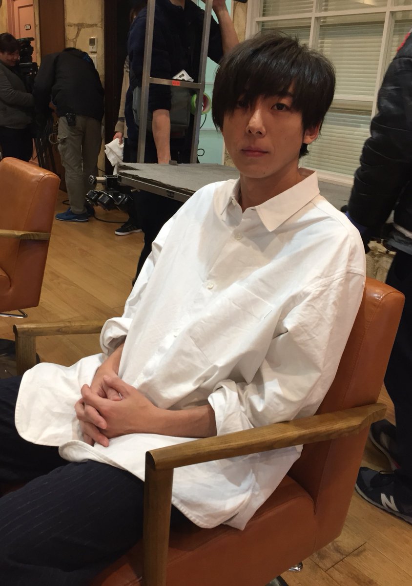 公式 火曜ドラマ カルテット 初回放送まであと1週間 本日も撮影が続いています 写真は美容室の客席に座る一生さん 一生さん演じる諭高の美容室での仕事ぶりにも注目です Tbs カルテット 松たか子 満島ひかり 高橋一生 松田龍平 吉岡里帆 公式 火曜ドラマ カルテット 初回放送まであと1週間 本日も撮影が続いています 写真は美容室の客席に座る一生さん 一生さん演じる諭高の美容室での仕事ぶりにも注目です Tbs カルテット 松たか子 満島ひかり 高橋一生 松田龍平 吉岡里帆