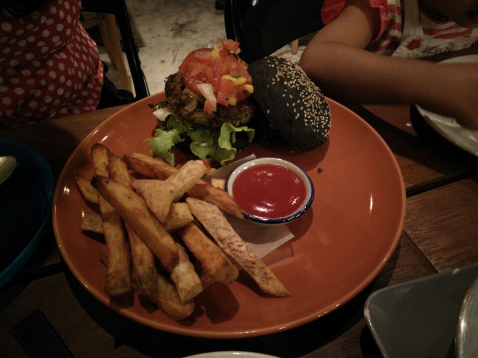 prashantcd's tweet photo. Shout it out for Jay food &amp; #Thailand will lay out a gourmet feast of the best #Veggie #food there is on this planet. https://t.co/dFuRVBPJGi