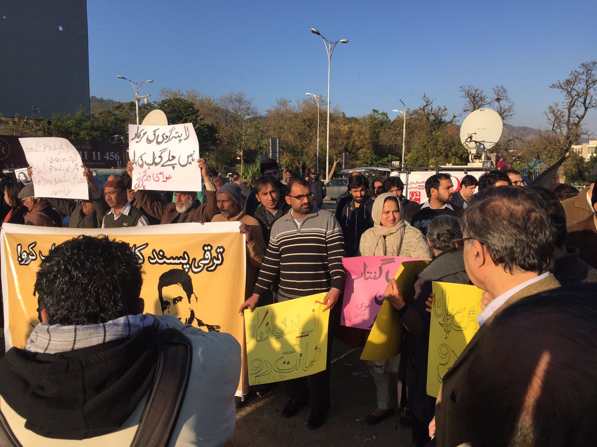 PuraniMeena's tweet photo. Large number of ppl from civil society & progressive political parties gathered against the recent illegal abductions #BringBackOurActivists https://t.co/r1aXb4ZenK