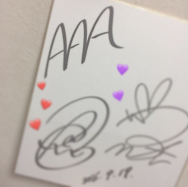 love_aaa_12's tweet photo. ネットショッピングしていないのに、私宛に荷物が届いて開けて見たら...😭😭

去年の9月にあった復活UNOッコリーの時のサインが当たってた、、

千晃ちゃんの誕生日に目掛けて来たかのように届いた色紙。本当に本当に嬉しい😭💗💗
@chiaki_AAA 
@uno_uno_0716 https://t.co/ZS6KEXPy12