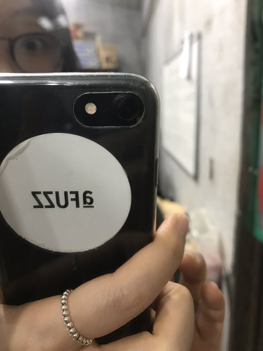 @GAKHYUNofficial  이렇게요?👀👀 (스티커하나 어제 사망했는데....)(눈은 크게)